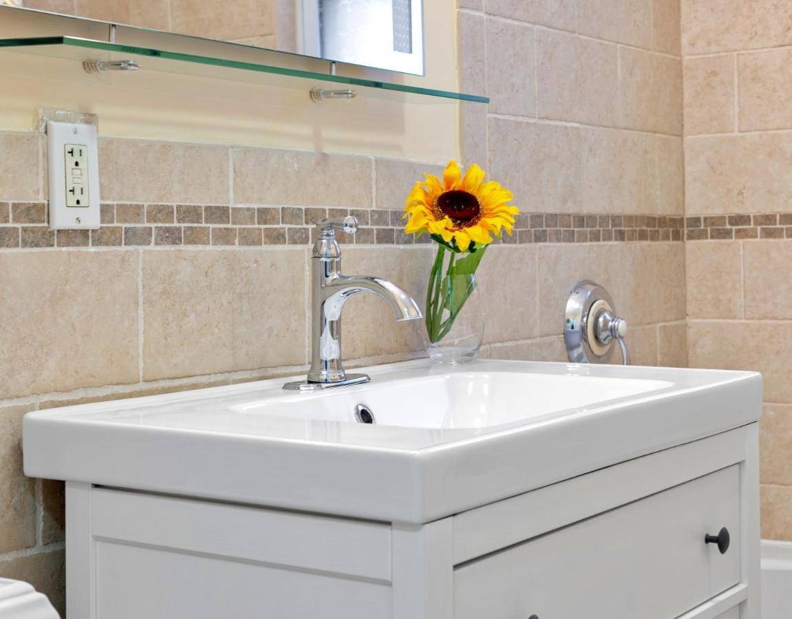 Bright & Spacious 2Br Apartment, Mins From Downtown Boston, Parking Bagian luar foto