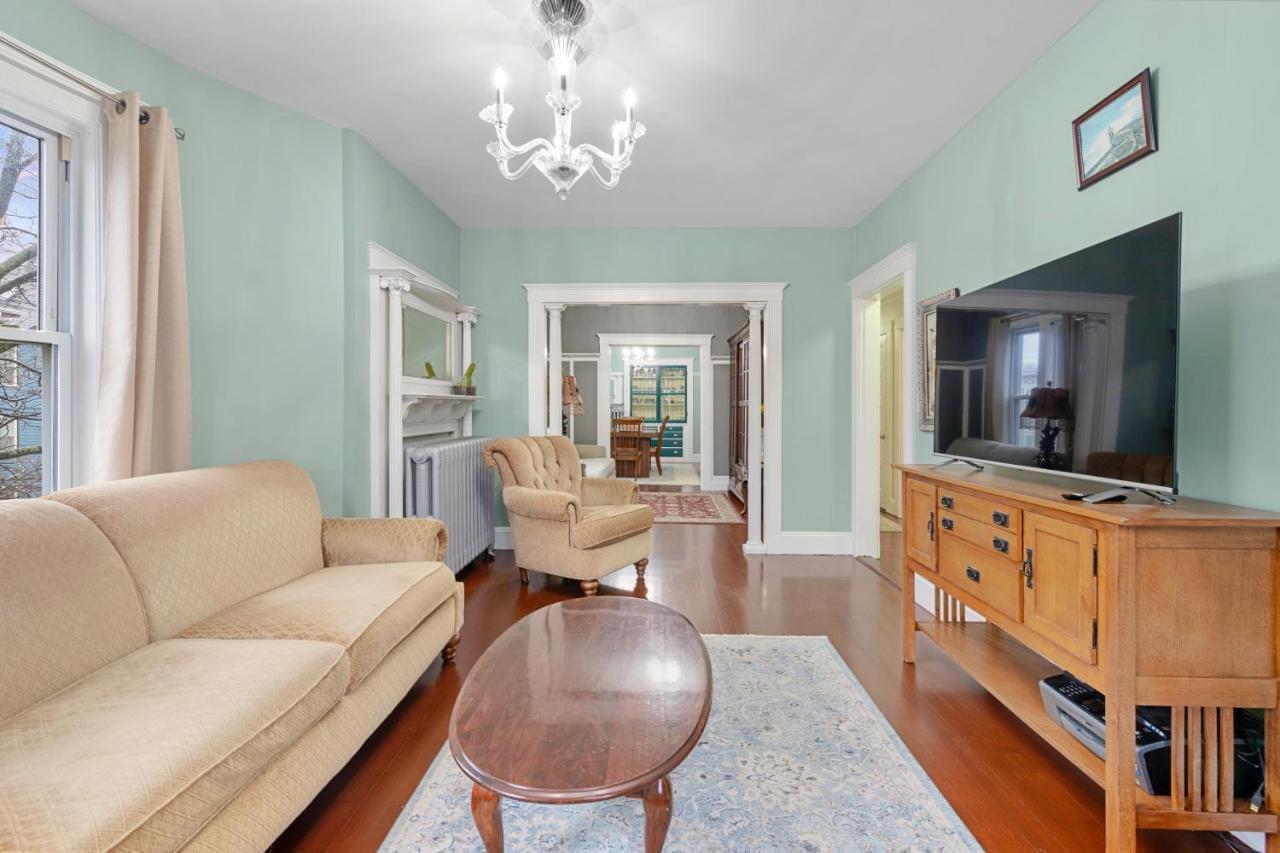 Bright & Spacious 2Br Apartment, Mins From Downtown Boston, Parking Bagian luar foto
